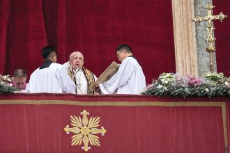 Pope Francis Urges Global Peace in Annual Address